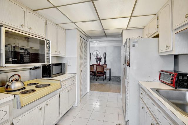 6923 Cypress Road D12, Plantation, FL 33317