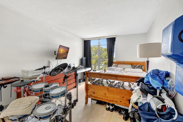 6923 Cypress Road D12, Plantation, FL 33317