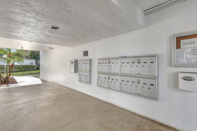 6923 Cypress Road D12, Plantation, FL 33317