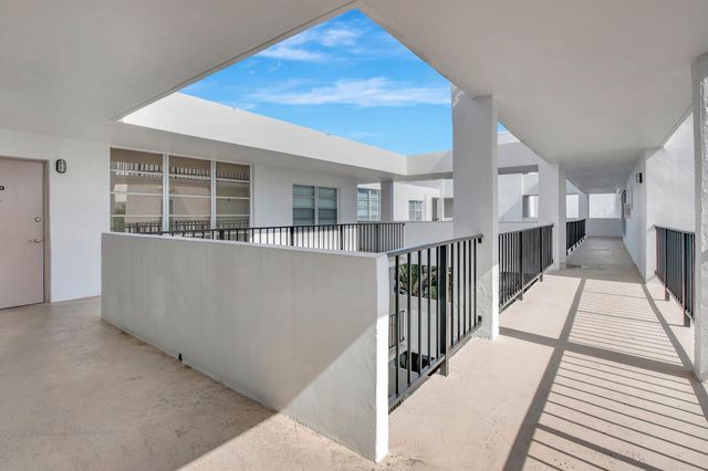 6923 Cypress Road D12, Plantation, FL 33317