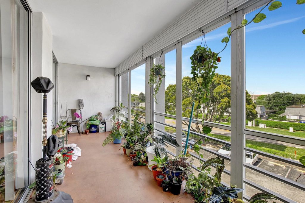 6923 Cypress Road D12, Plantation, FL 33317