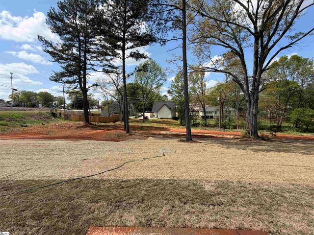 11 Campbell Street, Duncan, SC 29334