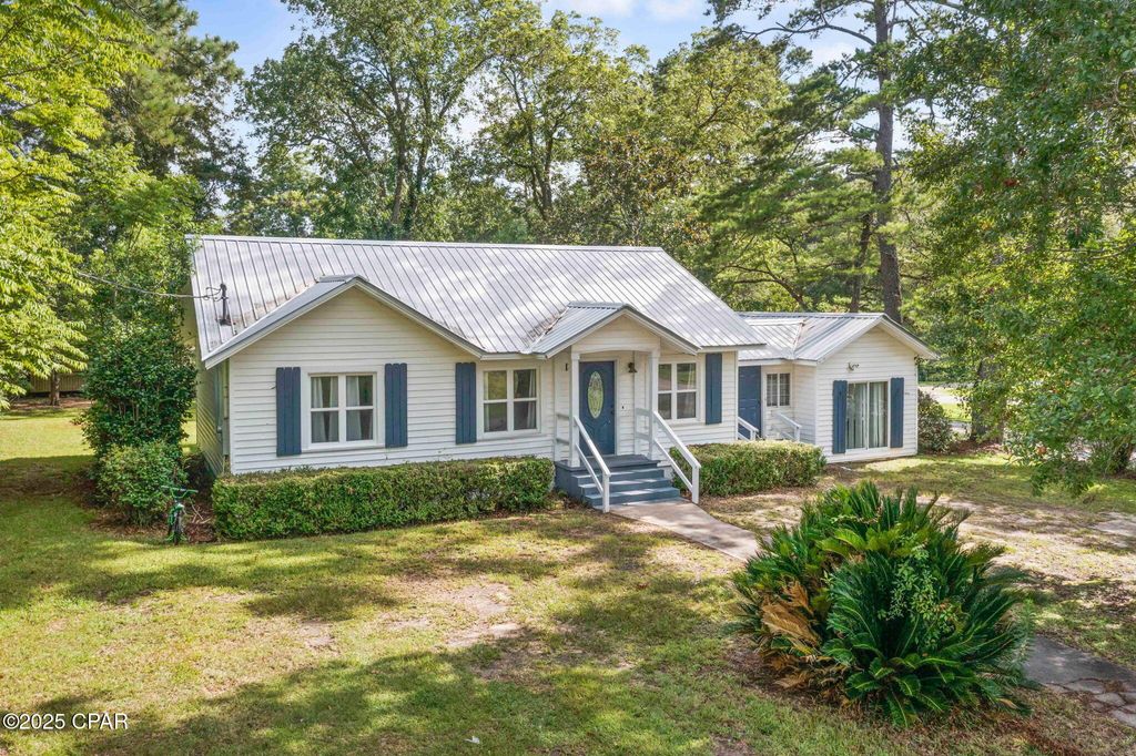 111 E Wisconsin Avenue, Bonifay, FL 32425