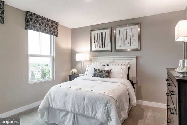 1684 ALICE SPRINGS DR, Martinsburg, WV 25403