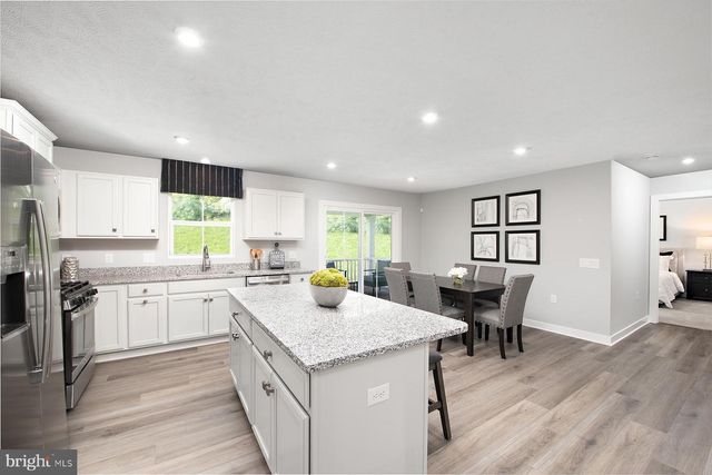 1684 ALICE SPRINGS DR, Martinsburg, WV 25403