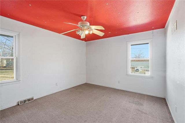 612 River Street, Tonganoxie, KS 66086