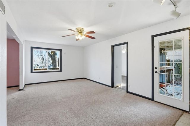 612 River Street, Tonganoxie, KS 66086