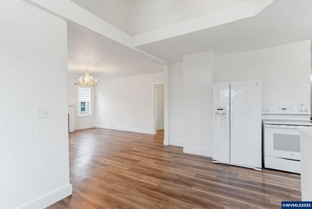 562 21st St NE, Salem, OR 97301