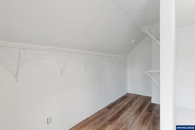 562 21st St NE, Salem, OR 97301