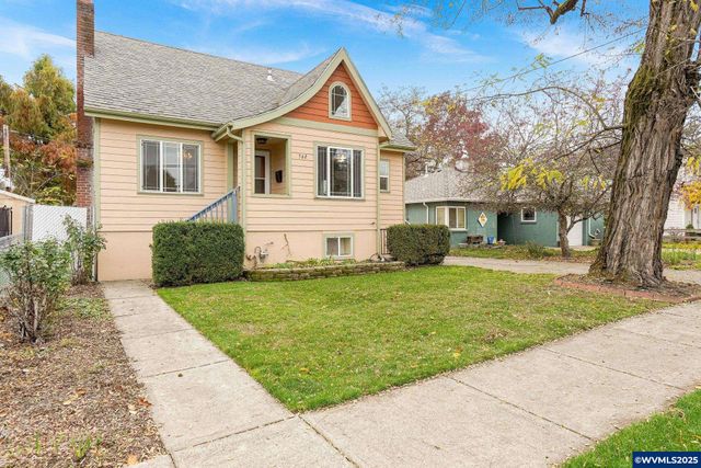 562 21st St NE, Salem, OR 97301