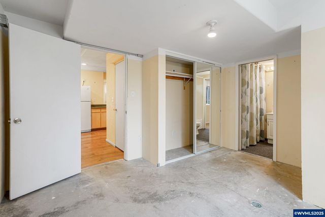 562 21st St NE, Salem, OR 97301