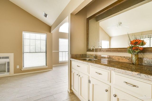 709 Brazos Circle UT8, Mission, TX 78572