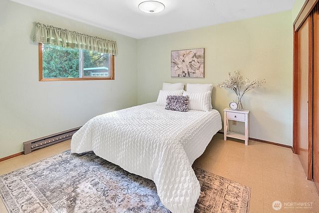 31602 W Lake Morton Drive SE, Kent, WA 98042