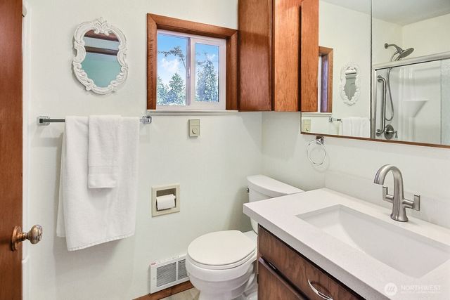 31602 W Lake Morton Drive SE, Kent, WA 98042