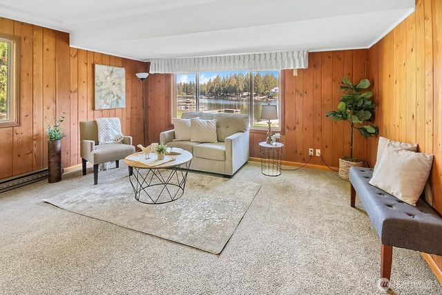 31602 W Lake Morton Drive SE, Kent, WA 98042