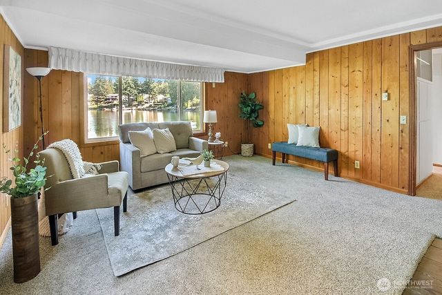 31602 W Lake Morton Drive SE, Kent, WA 98042