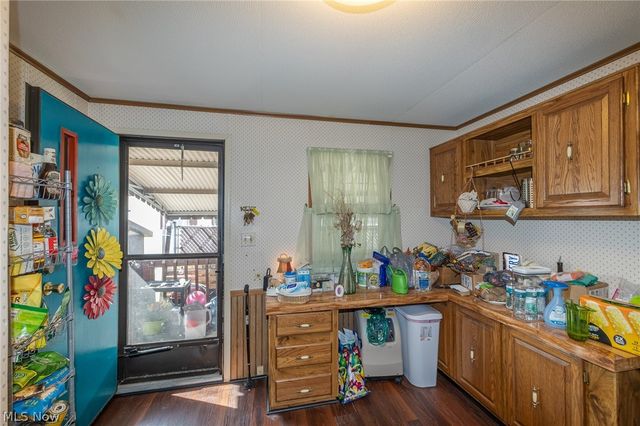 63 Parkway Drive, Olmsted Twp, OH 44138