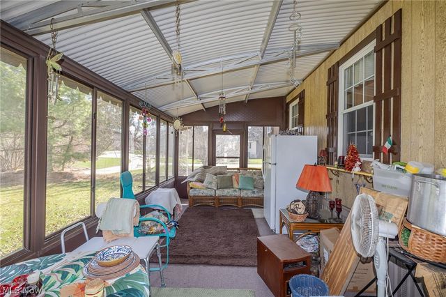 63 Parkway Drive, Olmsted Twp, OH 44138