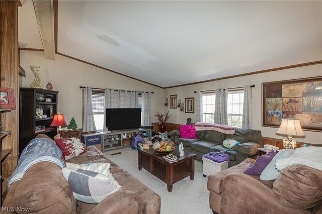 63 Parkway Drive, Olmsted Twp, OH 44138