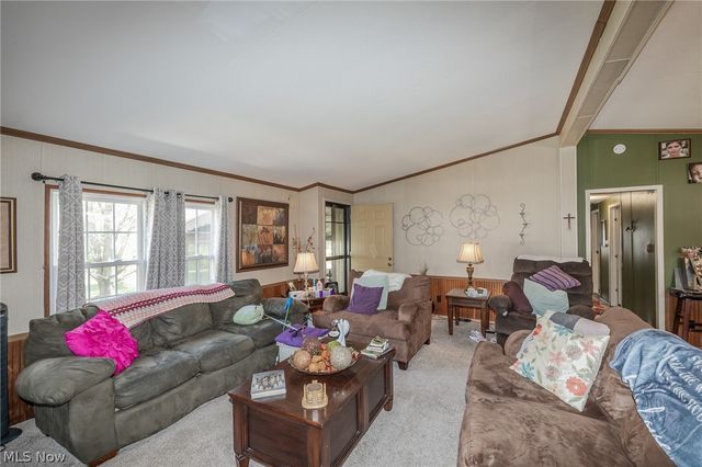 63 Parkway Drive, Olmsted Twp, OH 44138