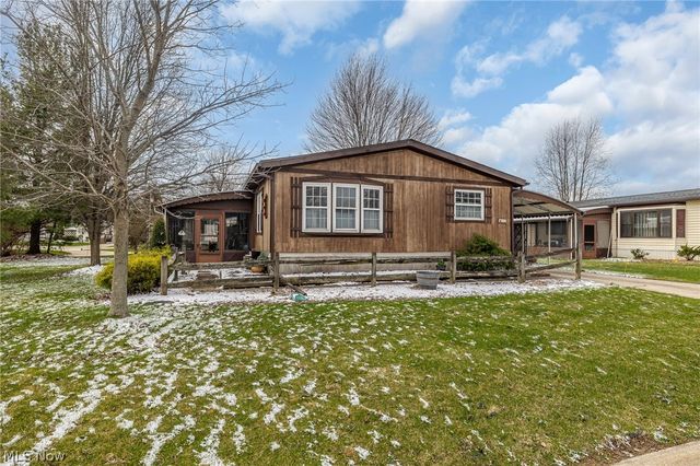 63 Parkway Drive, Olmsted Twp, OH 44138