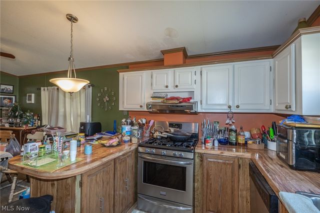 63 Parkway Drive, Olmsted Twp, OH 44138