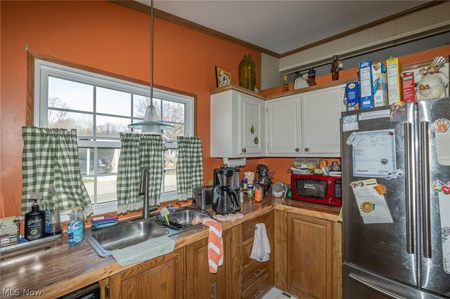 63 Parkway Drive, Olmsted Twp, OH 44138