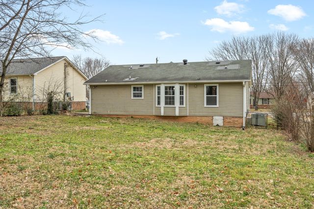 111 E St, Clarksville, TN 37042