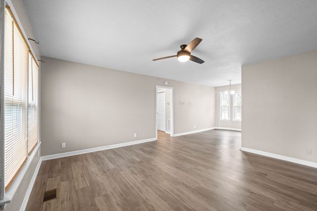 111 E St, Clarksville, TN 37042