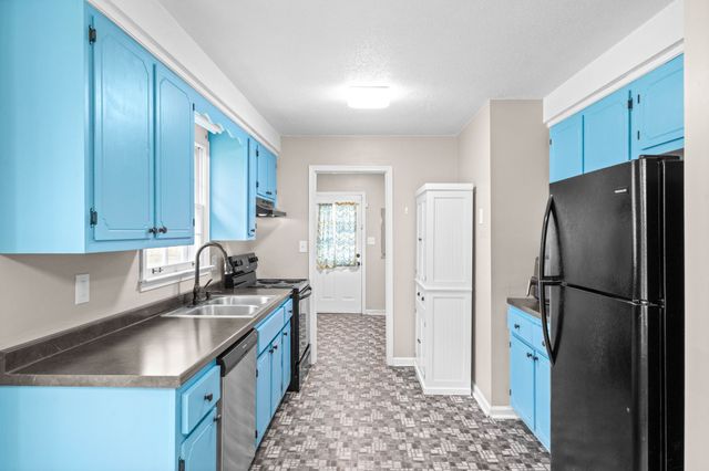 111 E St, Clarksville, TN 37042