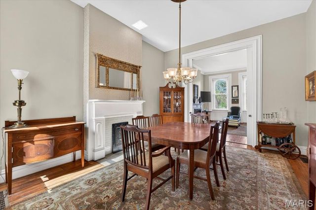 2416 S 18th Street, St Louis, MO 63104