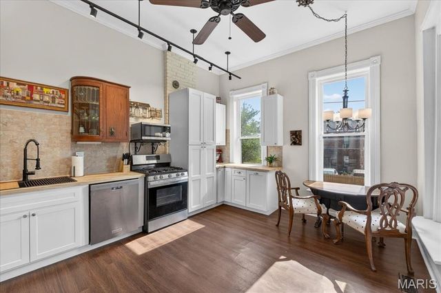 2416 S 18th Street, St Louis, MO 63104