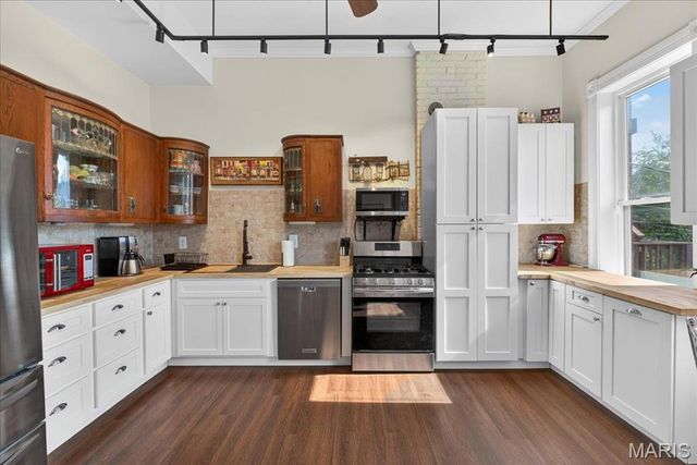 2416 S 18th Street, St Louis, MO 63104