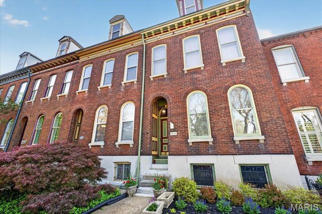 2416 S 18th Street, St Louis, MO 63104