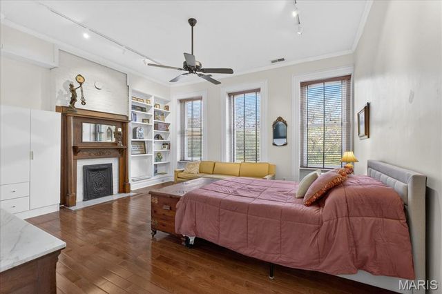 2416 S 18th Street, St Louis, MO 63104