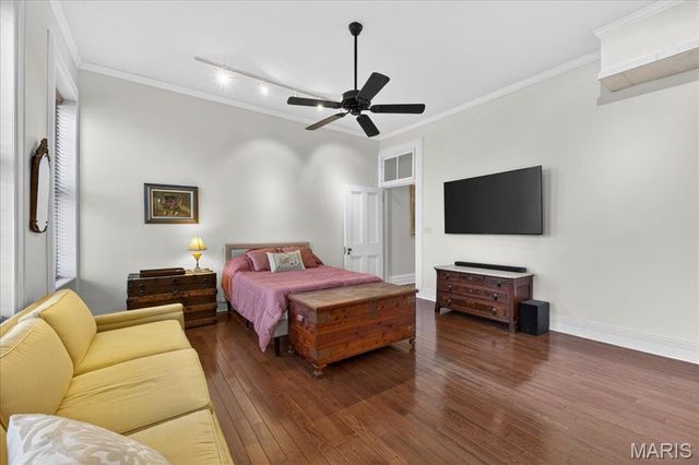 2416 S 18th Street, St Louis, MO 63104