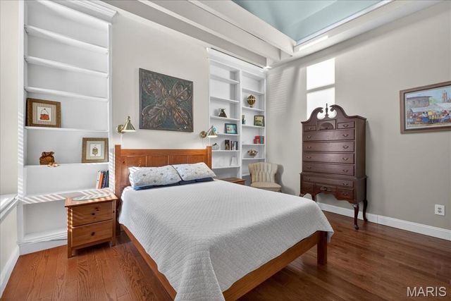 2416 S 18th Street, St Louis, MO 63104