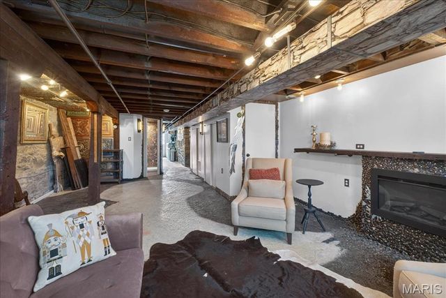2416 S 18th Street, St Louis, MO 63104