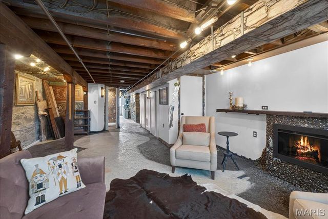 2416 S 18th Street, St Louis, MO 63104