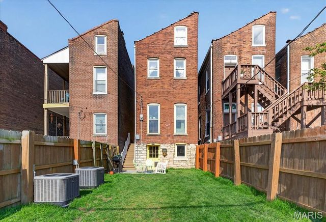 2416 S 18th Street, St Louis, MO 63104