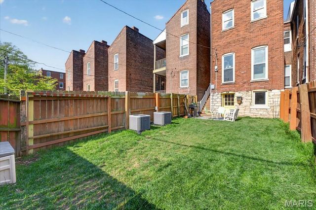 2416 S 18th Street, St Louis, MO 63104