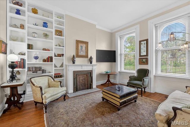 2416 S 18th Street, St Louis, MO 63104