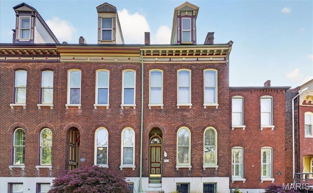 2416 S 18th Street, St Louis, MO 63104