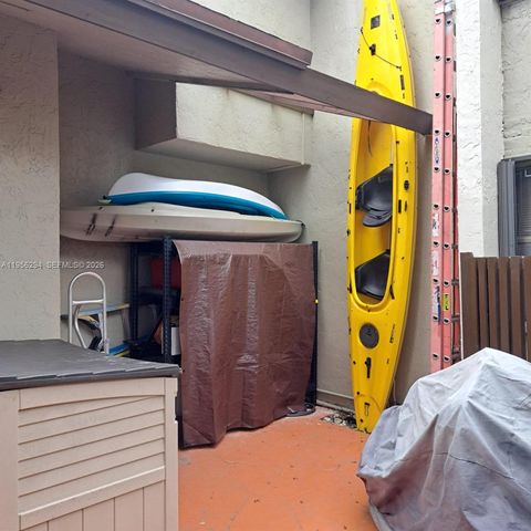 9980 NW 9th St Cir 204, Miami, FL 33172