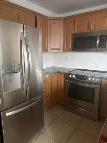 9980 NW 9th St Cir 204, Miami, FL 33172