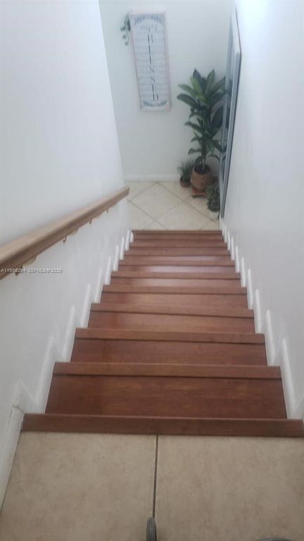 9980 NW 9th St Cir 204, Miami, FL 33172