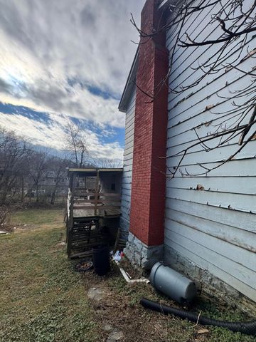 275 1st ST, Buchanan, VA 24066