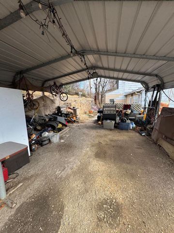 275 1st ST, Buchanan, VA 24066