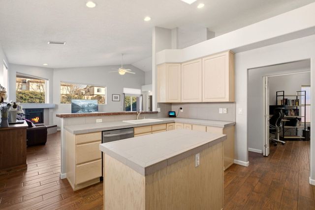 8008 Oso Loco Drive NE, Albuquerque, NM 87122