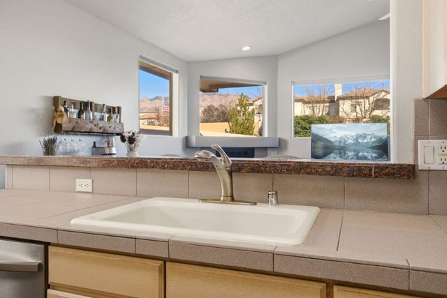 8008 Oso Loco Drive NE, Albuquerque, NM 87122